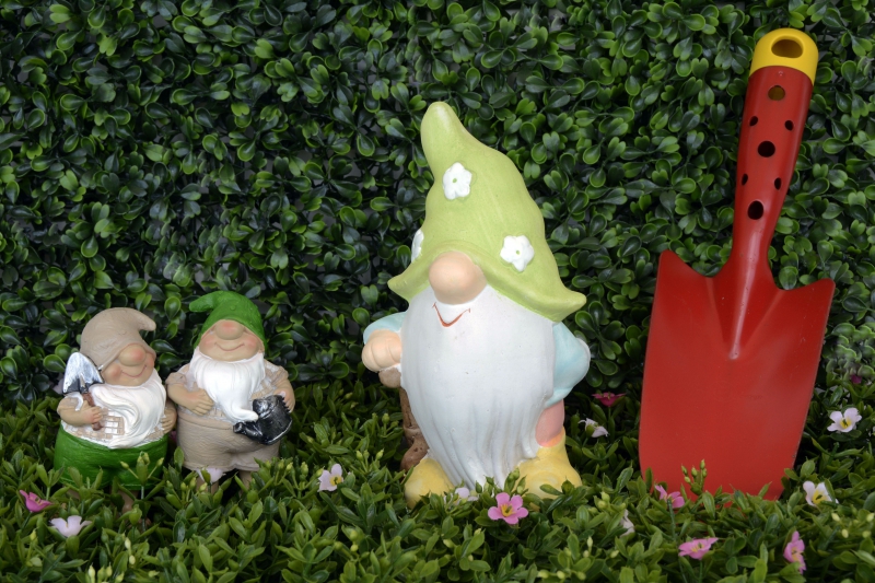 jardinerie-VARAGES-min_garden-gnome-1404358